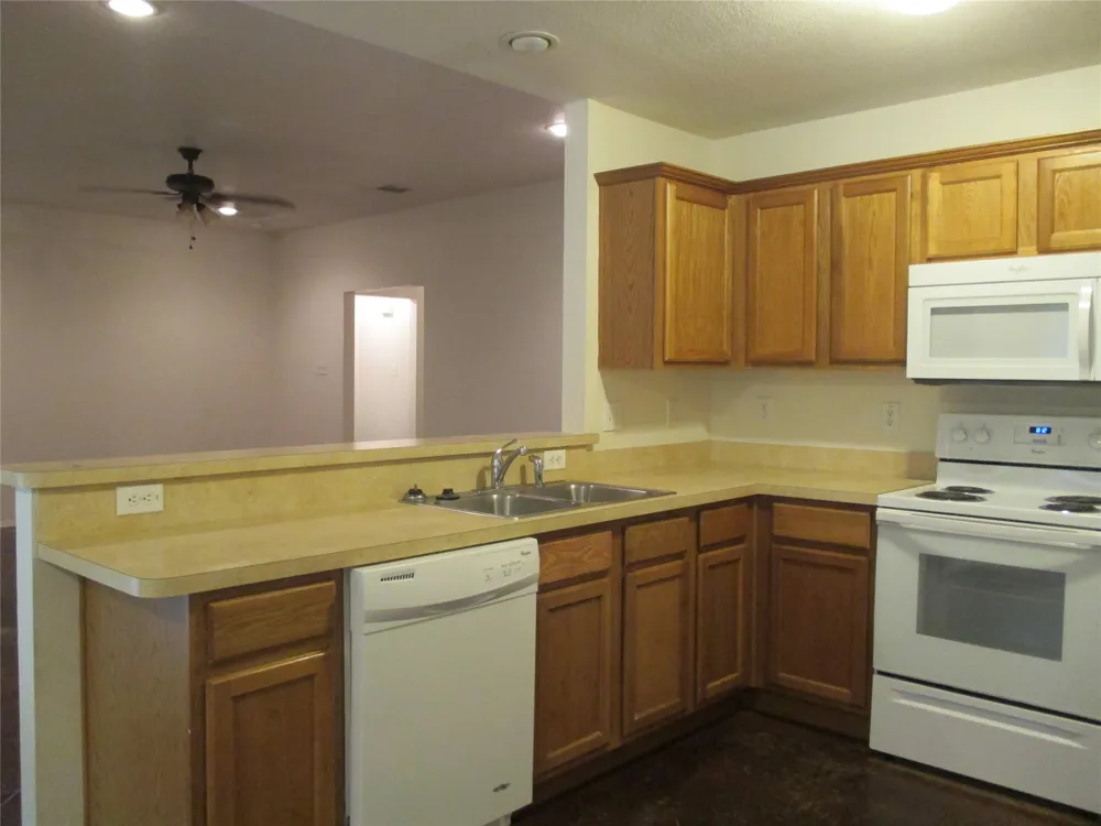 719 Hallvale Drive White Settlement, TX 76108