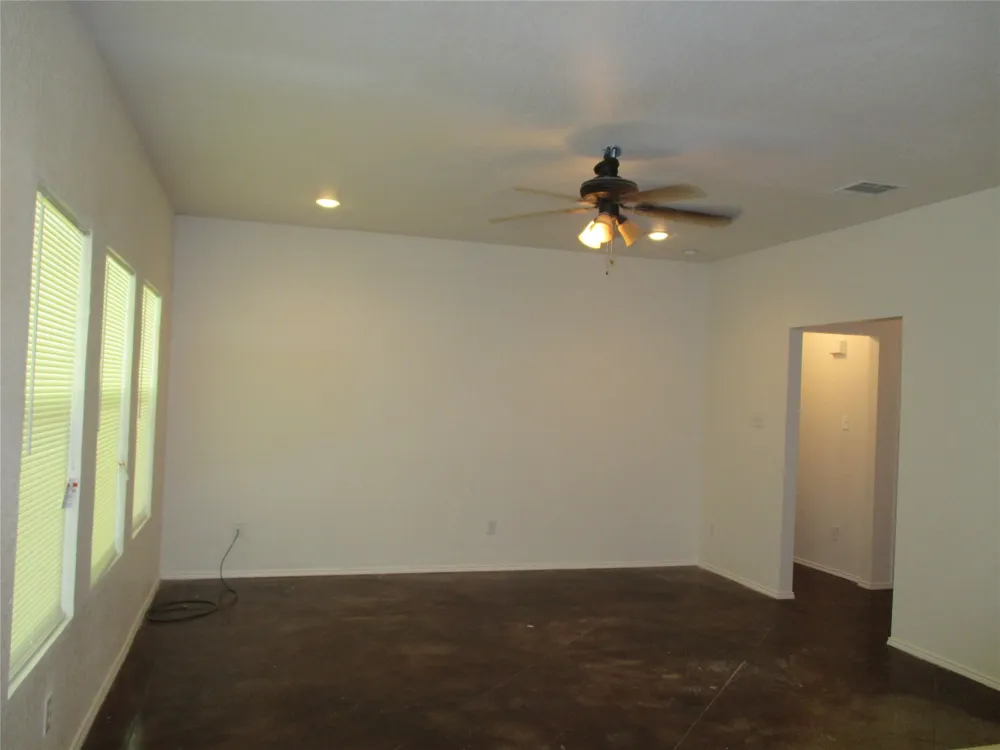 719 Hallvale Drive White Settlement, TX 76108