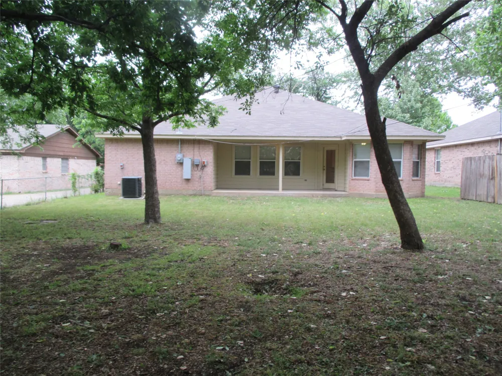 719 Hallvale Drive White Settlement, TX 76108