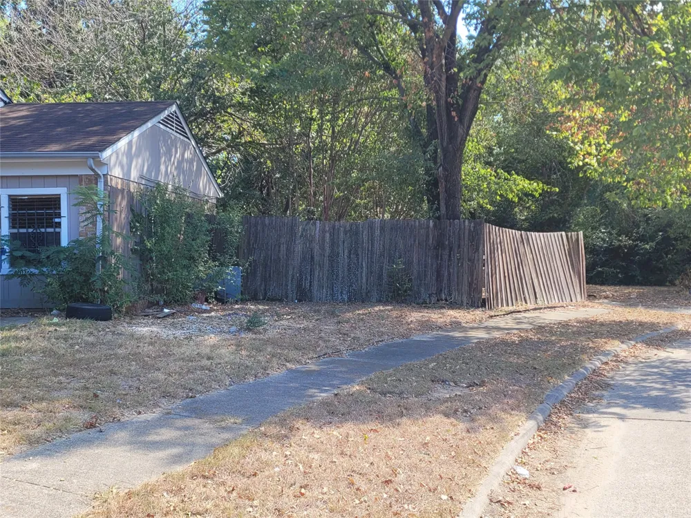 102 Buttercup Lane Dallas, TX 75217