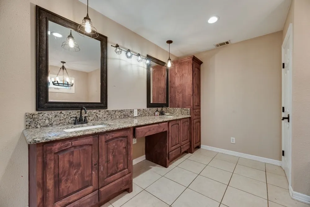 3220 Timberview Drive Corinth, TX 76210