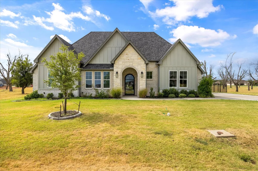 2703 Village Road Granbury, TX 76049