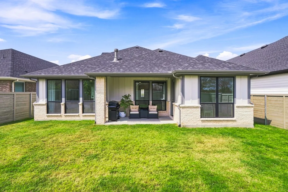 8716 Bur Oak Drive Justin, TX 76247