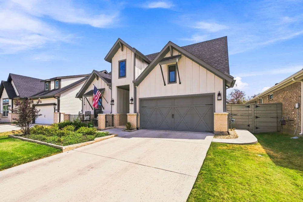 8716 Bur Oak Drive Justin, TX 76247