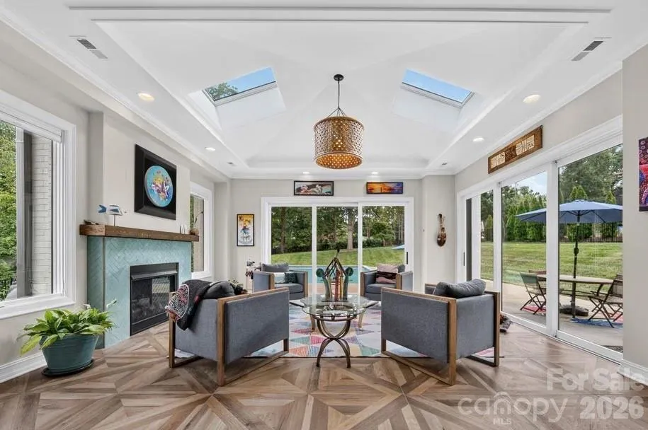 842 Linda Lane Charlotte, NC 28211