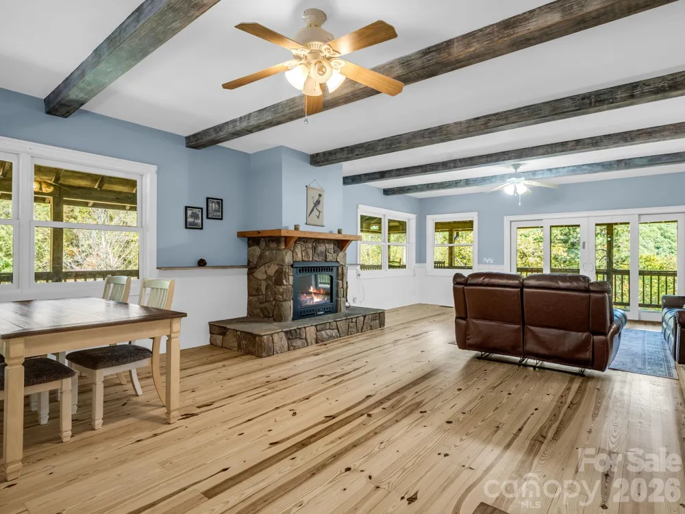 119 Mountain Bluff Trail Hendersonville, NC 28792