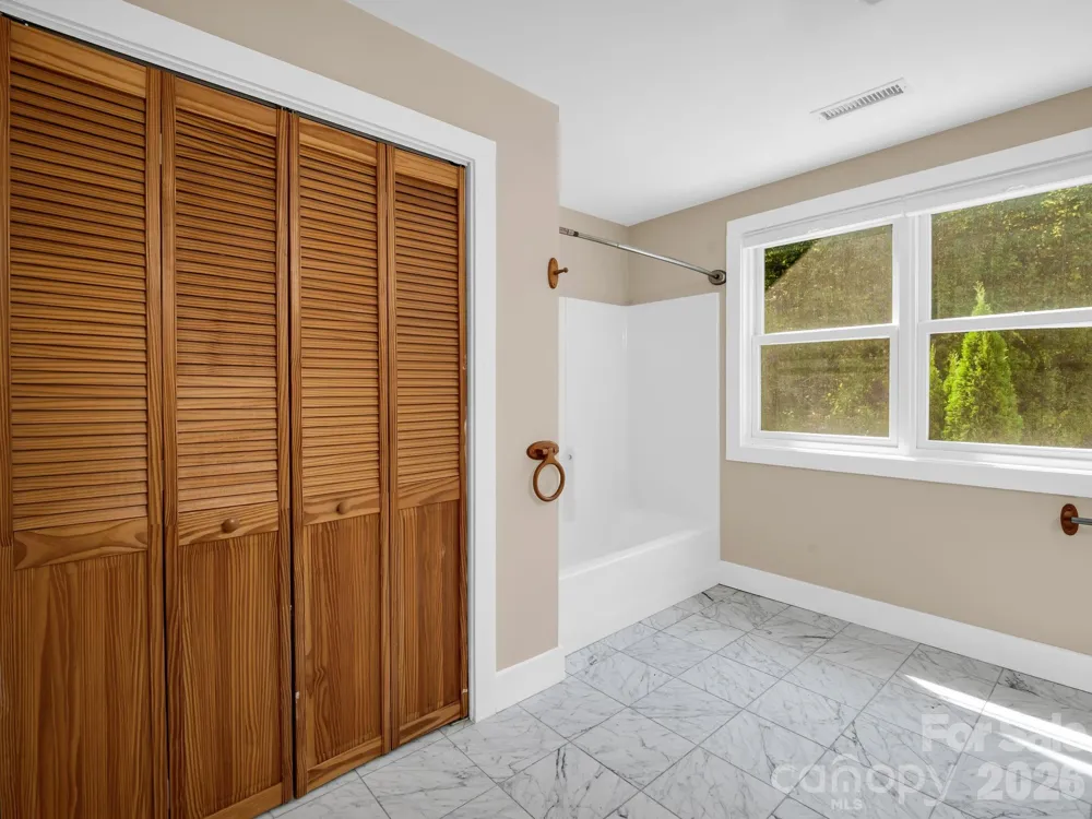 119 Mountain Bluff Trail Hendersonville, NC 28792