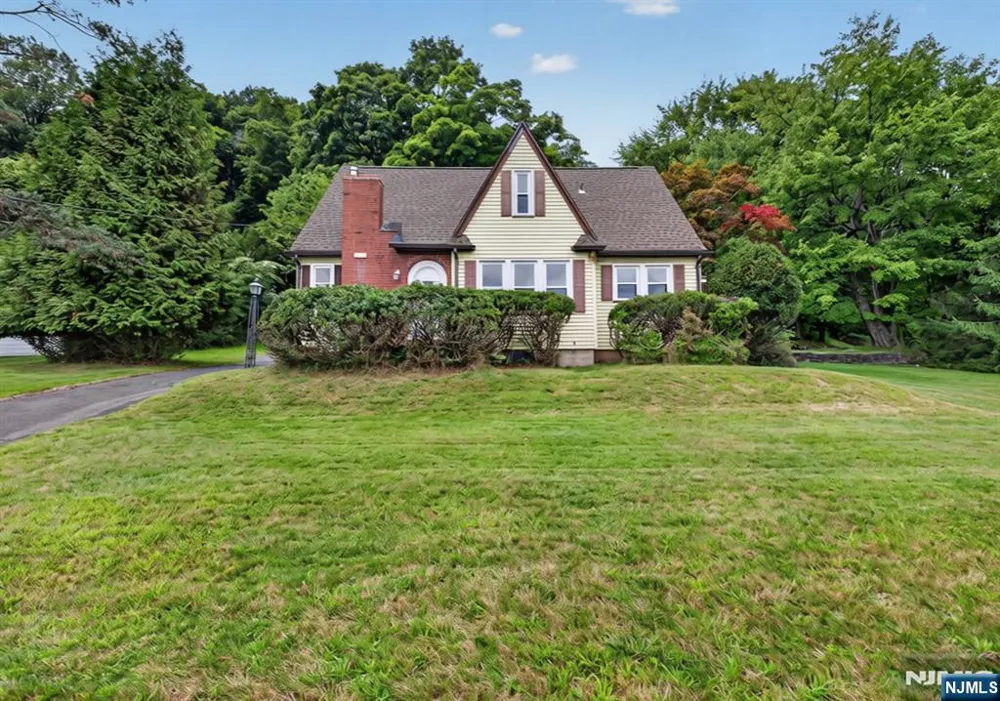 1208 Pompton Avenue Cedar Grove, NJ 07009