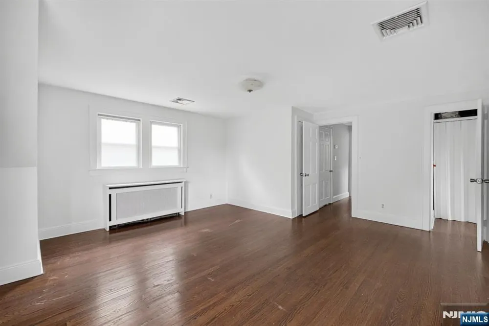 1208 Pompton Avenue Cedar Grove, NJ 07009