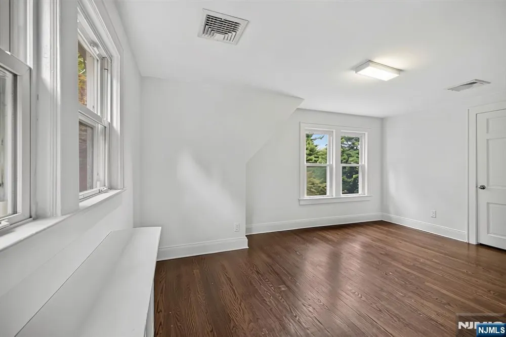 1208 Pompton Avenue Cedar Grove, NJ 07009