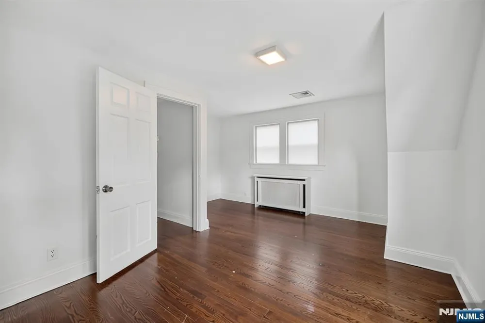 1208 Pompton Avenue Cedar Grove, NJ 07009