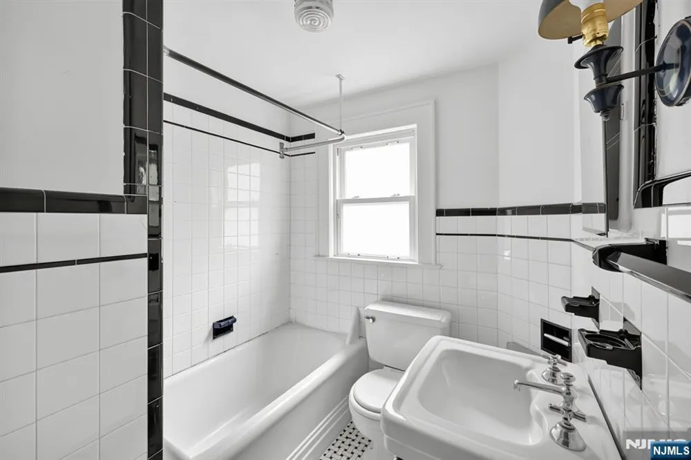 1208 Pompton Avenue Cedar Grove, NJ 07009