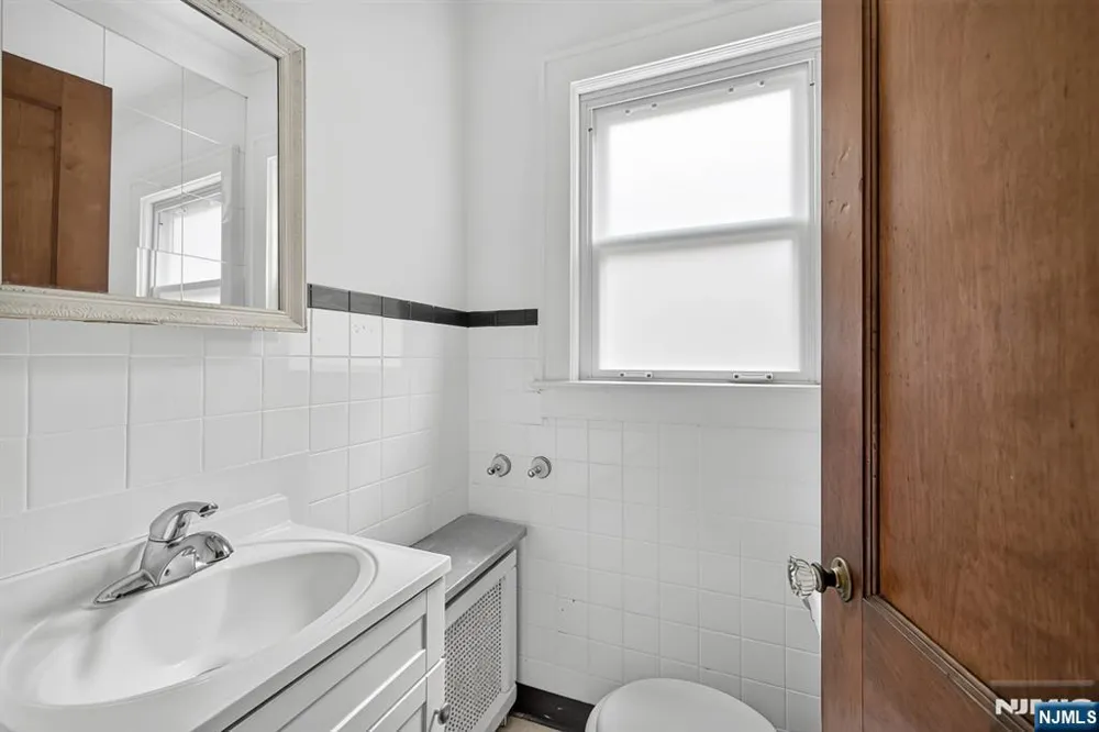 1208 Pompton Avenue Cedar Grove, NJ 07009