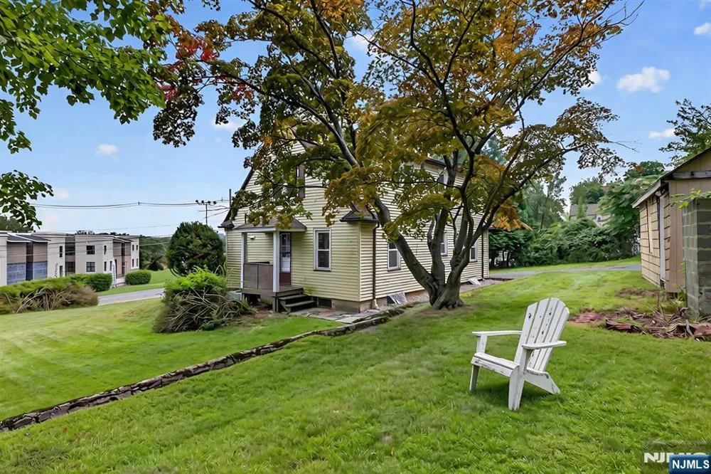 1208 Pompton Avenue Cedar Grove, NJ 07009
