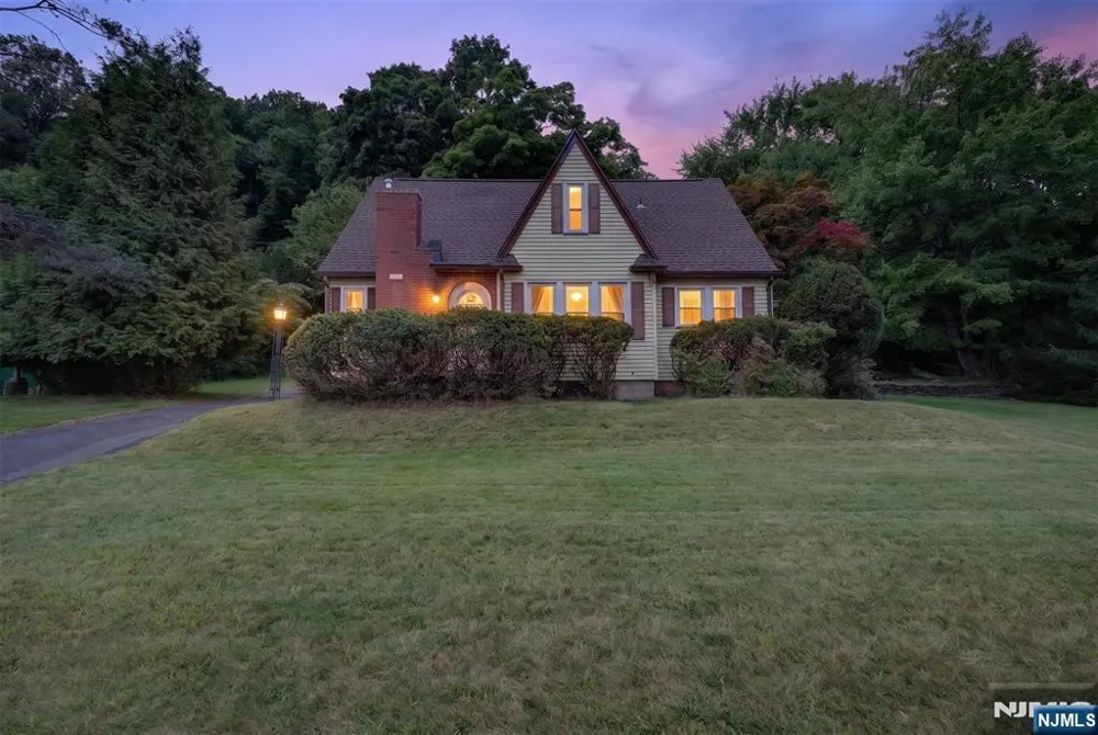 1208 Pompton Avenue Cedar Grove, NJ 07009