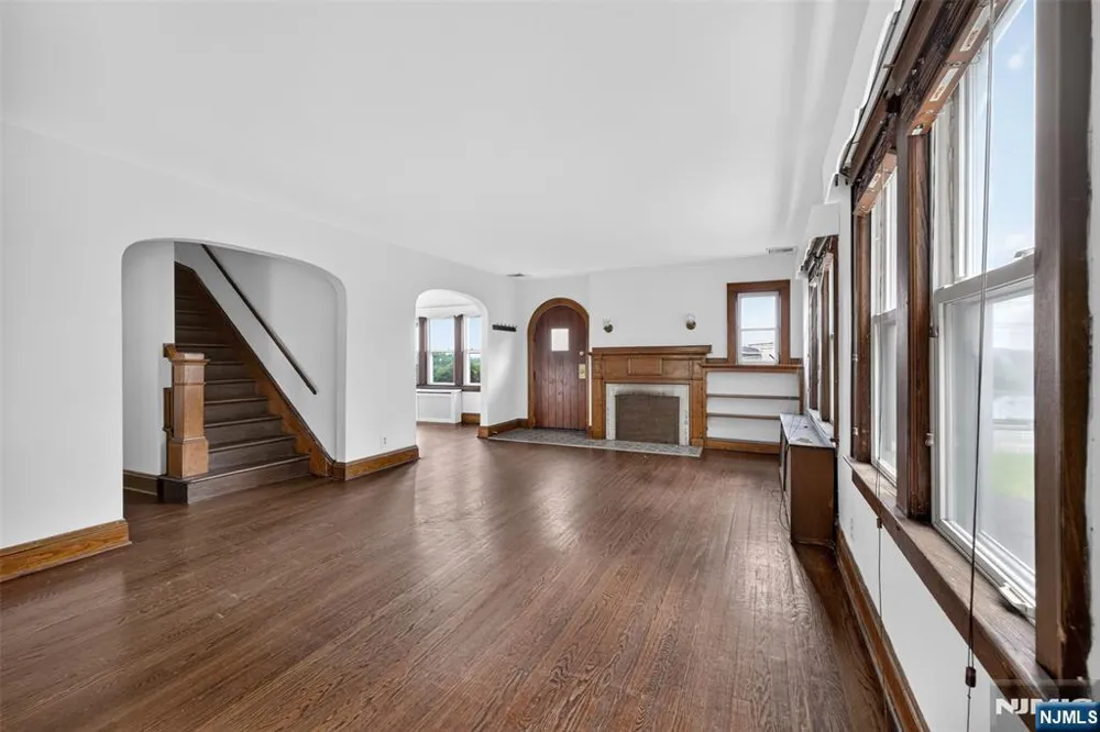 1208 Pompton Avenue Cedar Grove, NJ 07009