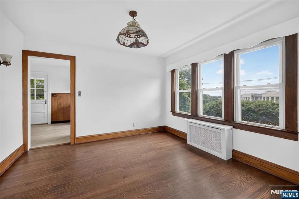 1208 Pompton Avenue Cedar Grove, NJ 07009