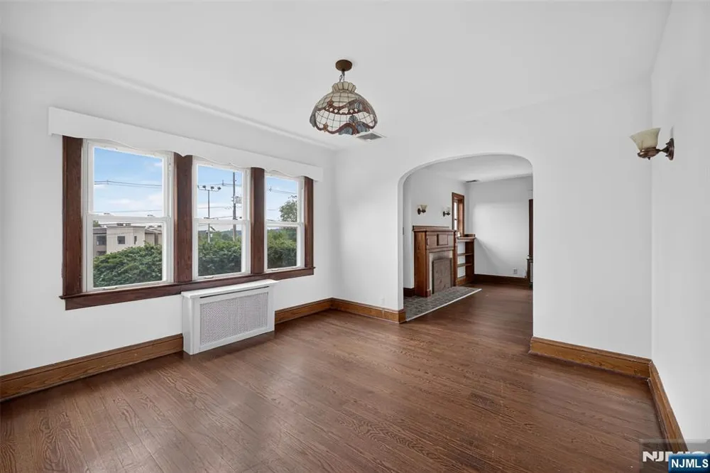 1208 Pompton Avenue Cedar Grove, NJ 07009