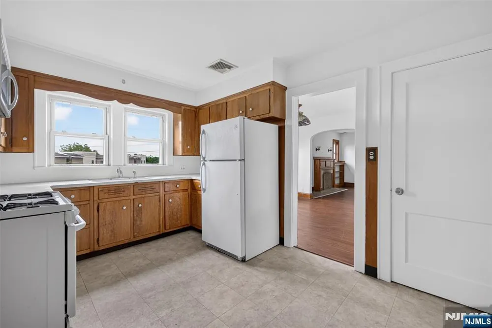 1208 Pompton Avenue Cedar Grove, NJ 07009