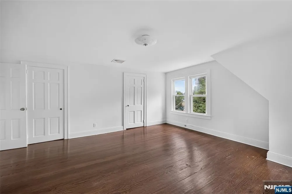 1208 Pompton Avenue Cedar Grove, NJ 07009