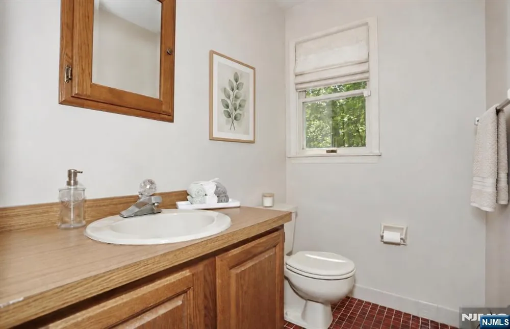 33 Hillside Avenue Riverdaleugh, NJ 07457