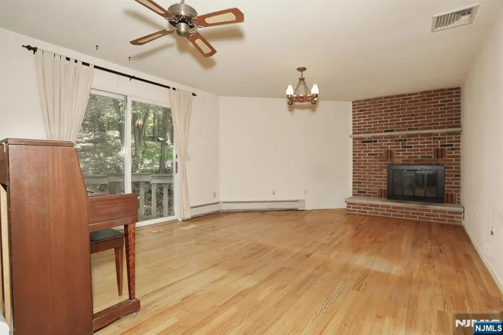 33 Hillside Avenue Riverdaleugh, NJ 07457