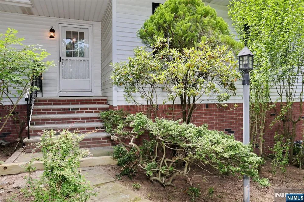 33 Hillside Avenue Riverdaleugh, NJ 07457