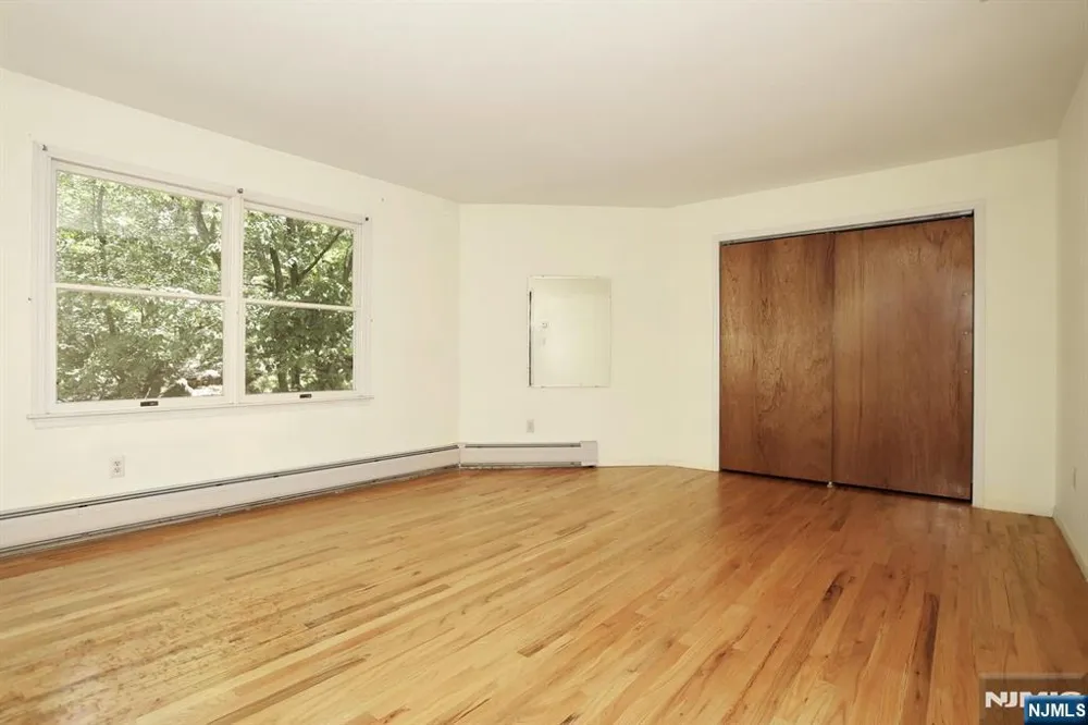 33 Hillside Avenue Riverdaleugh, NJ 07457