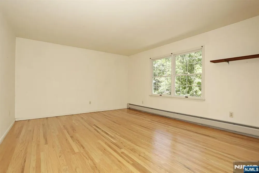33 Hillside Avenue Riverdaleugh, NJ 07457