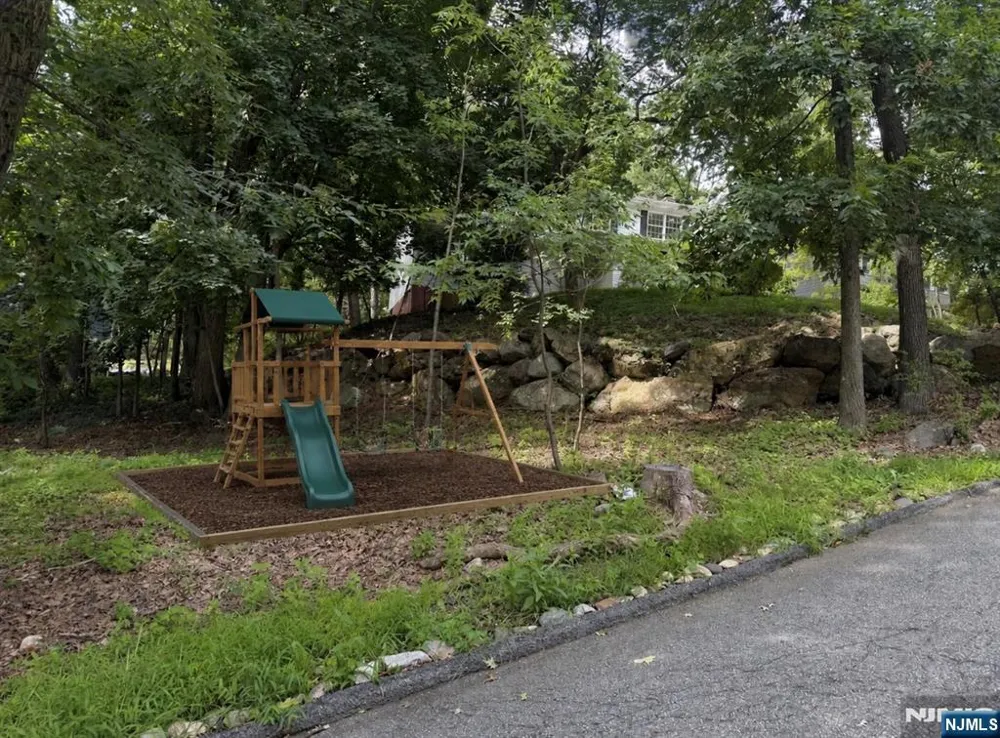 33 Hillside Avenue Riverdaleugh, NJ 07457
