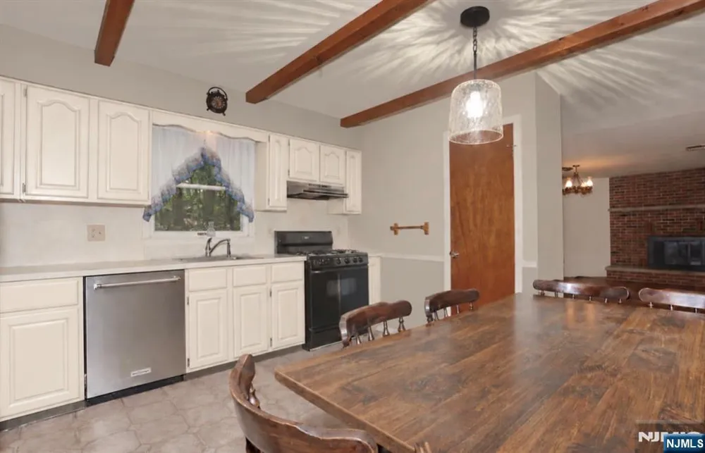 33 Hillside Avenue Riverdaleugh, NJ 07457
