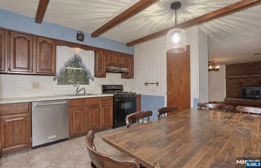 33 Hillside Avenue Riverdaleugh, NJ 07457
