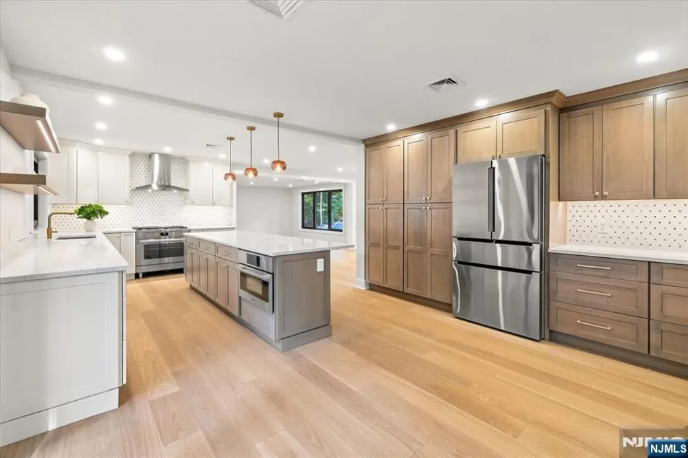 15 Green Way Mahwah, NJ 07430