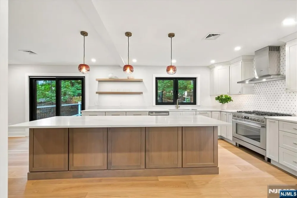 15 Green Way Mahwah, NJ 07430