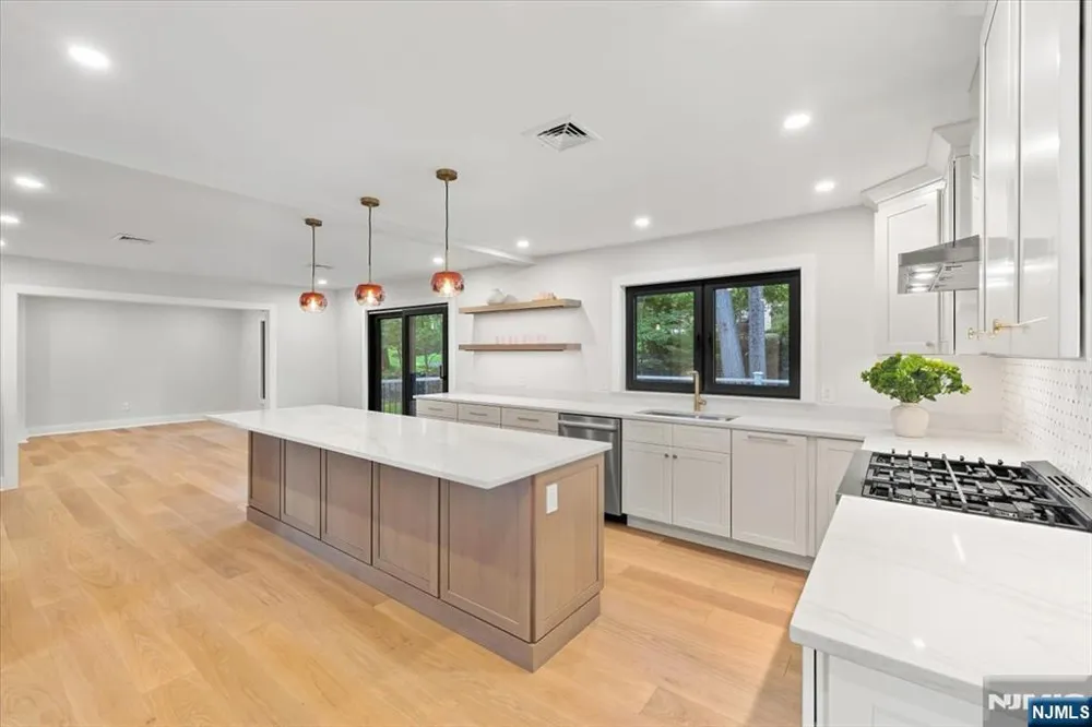 15 Green Way Mahwah, NJ 07430
