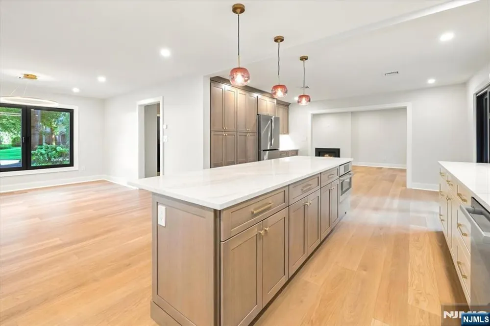 15 Green Way Mahwah, NJ 07430
