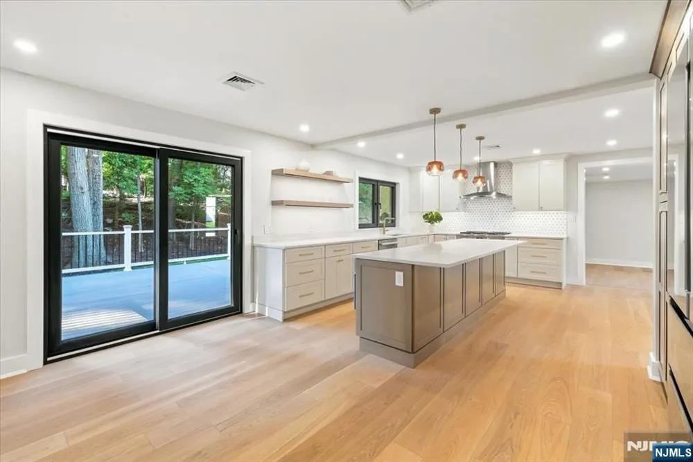 15 Green Way Mahwah, NJ 07430