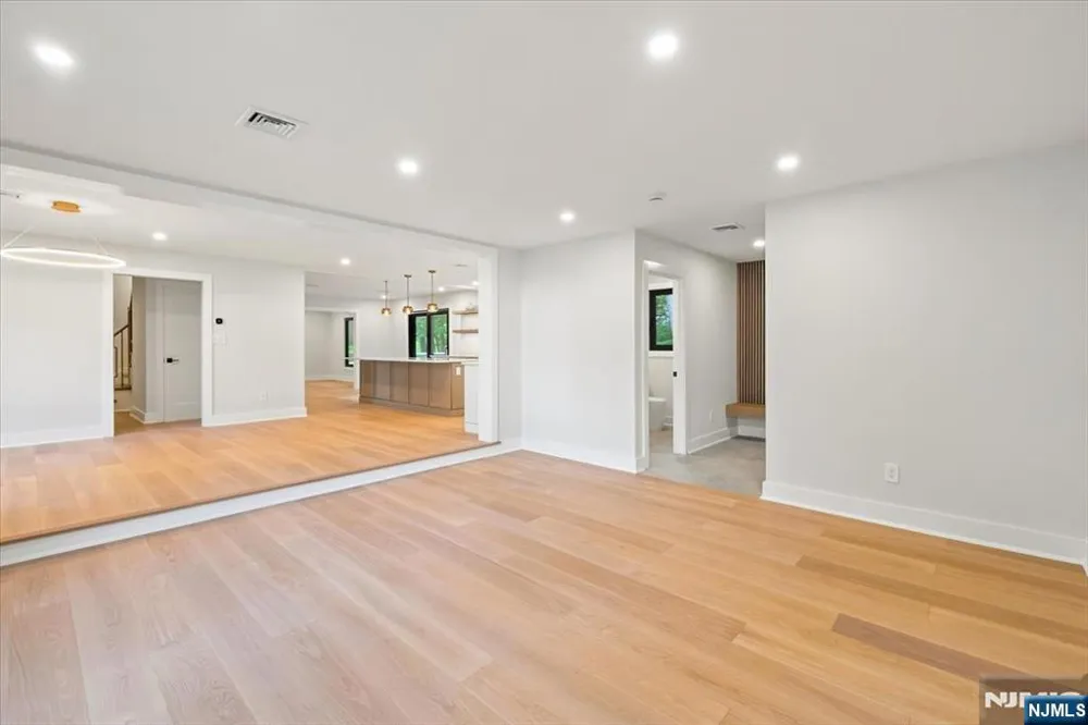 15 Green Way Mahwah, NJ 07430