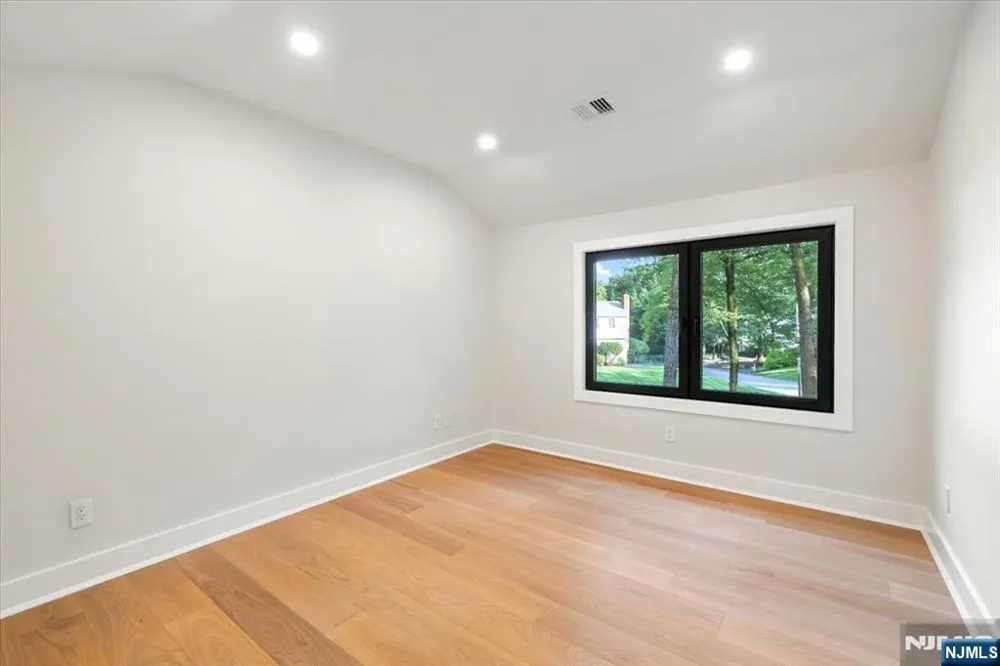 15 Green Way Mahwah, NJ 07430