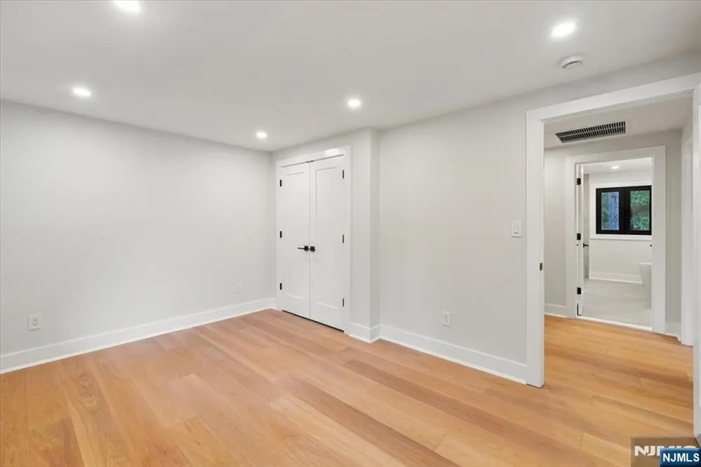 15 Green Way Mahwah, NJ 07430