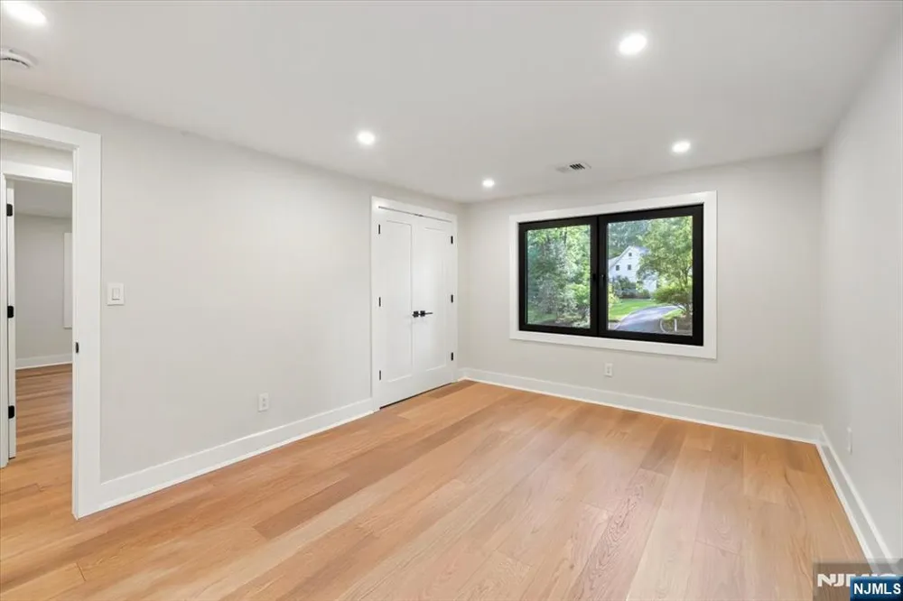 15 Green Way Mahwah, NJ 07430