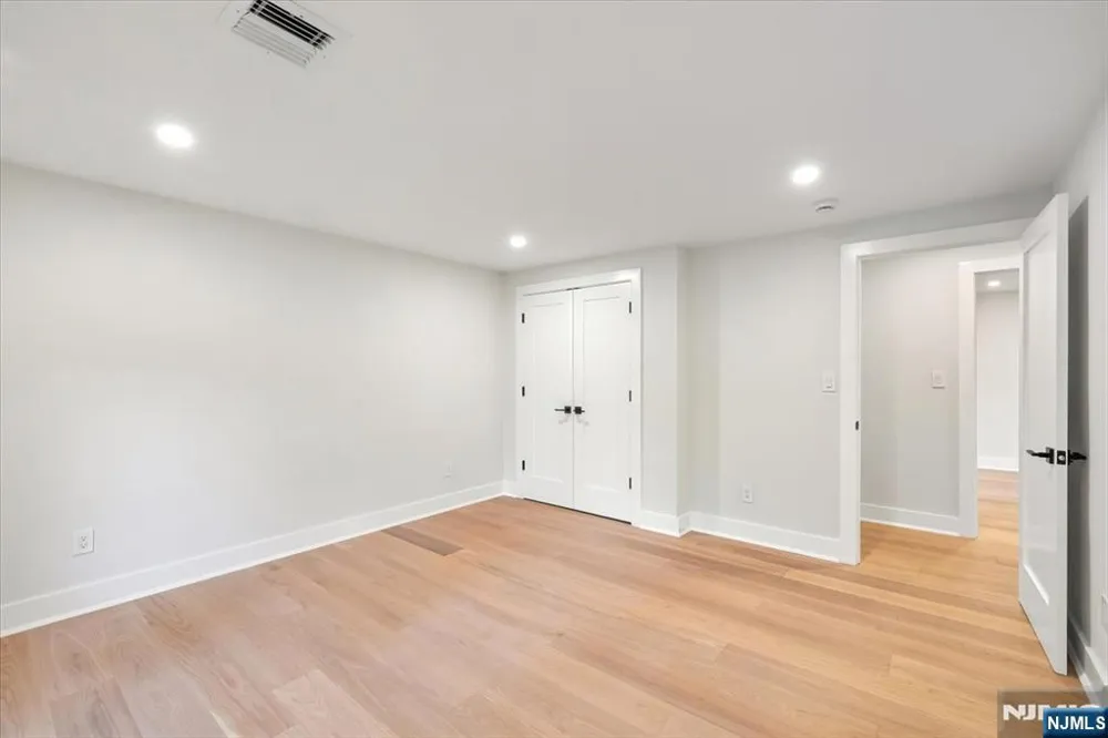 15 Green Way Mahwah, NJ 07430
