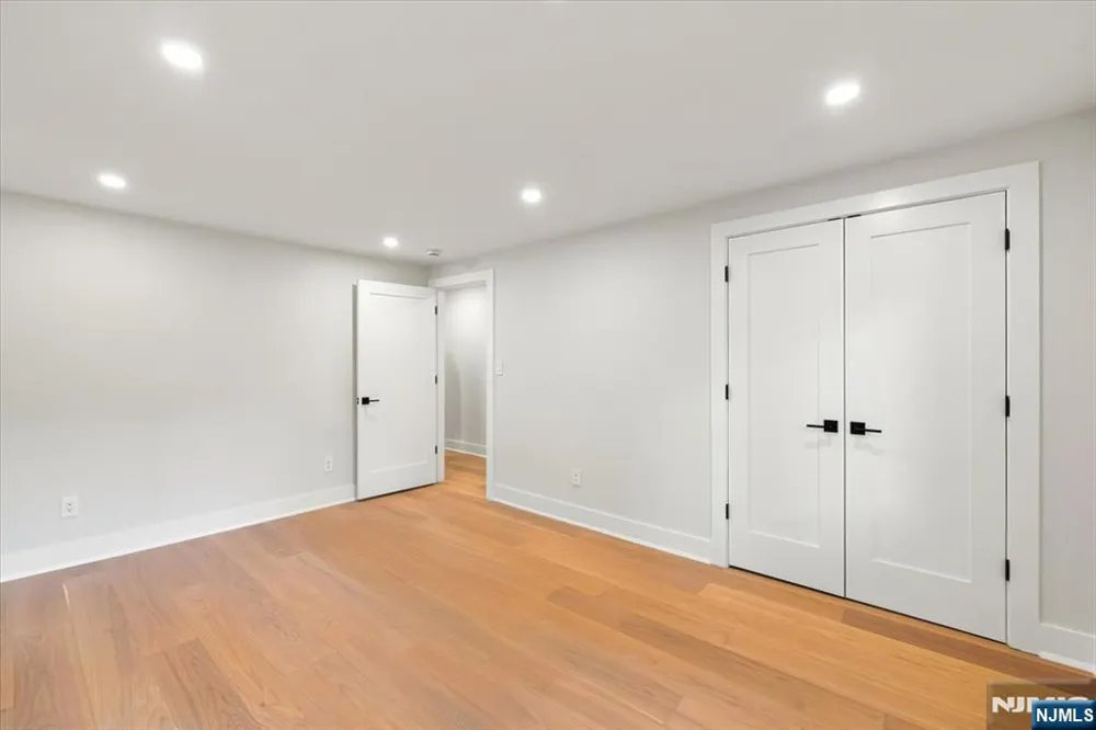 15 Green Way Mahwah, NJ 07430