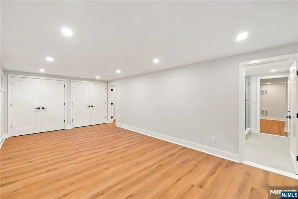 15 Green Way Mahwah, NJ 07430