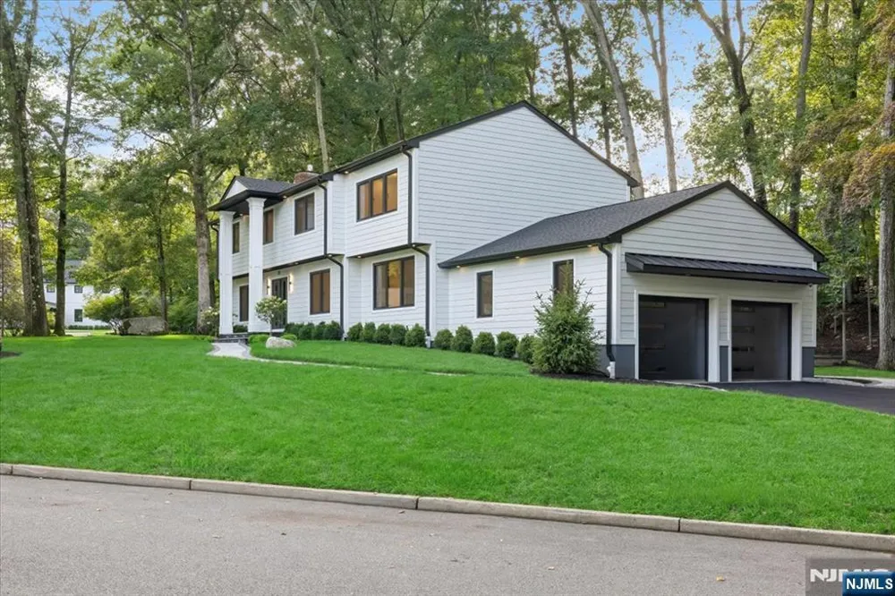 15 Green Way Mahwah, NJ 07430