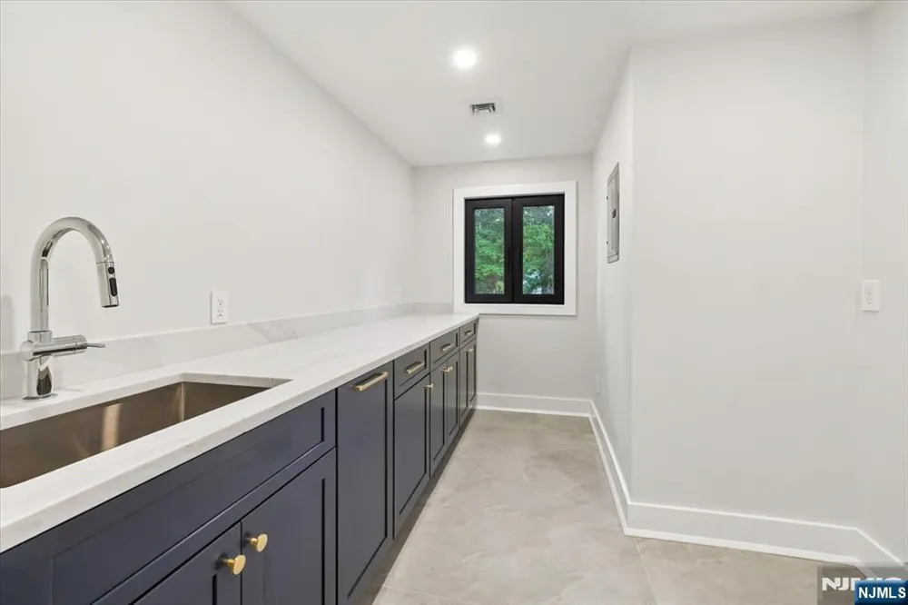 15 Green Way Mahwah, NJ 07430