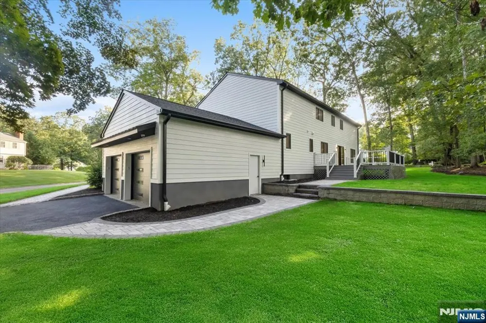 15 Green Way Mahwah, NJ 07430