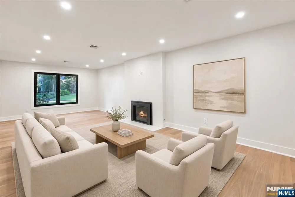 15 Green Way Mahwah, NJ 07430