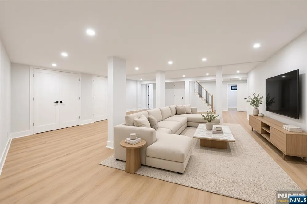 15 Green Way Mahwah, NJ 07430