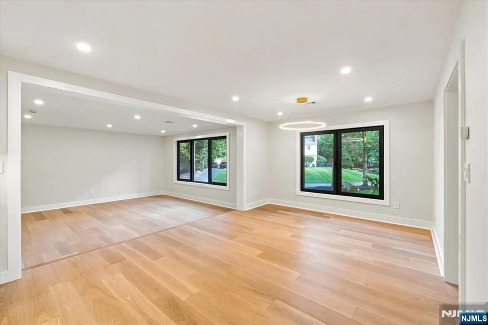 15 Green Way Mahwah, NJ 07430